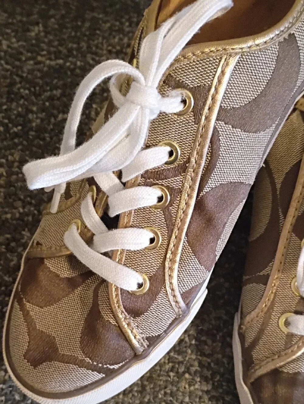 Coach Signature Canvas Low-Top Sneakers in Beige and Brown Size 9